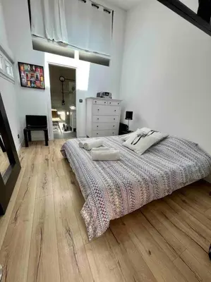 Un ou plusieurs lits dans un hébergement de l'établissement Rare ! LOFT Atypique Centre-Ville Parking Jardin