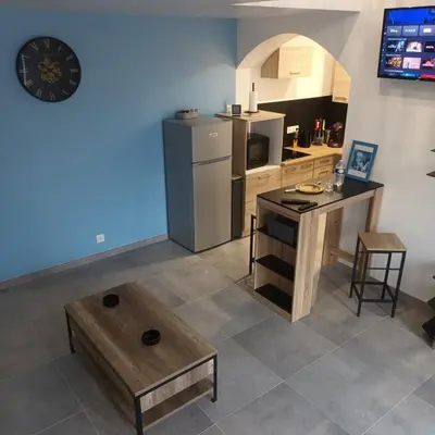 Cuisine ou kitchenette dans l'établissement Loft entier, calme, fibre et wifi