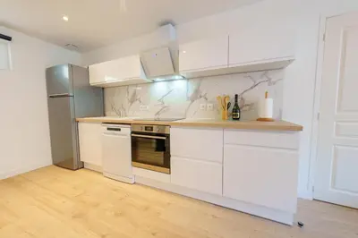 Cuisine ou kitchenette dans l'établissement L'Escale Tropicale, appartement indépendant avec terrasse privative