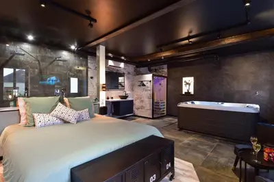Un ou plusieurs lits dans un hébergement de l'établissement La Forge By CV - Jacuzzi, Sauna, plat repas et petit déjeuner