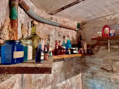 Boissons dans l'établissement Repaire du sorcier, escape game, nuit atypique