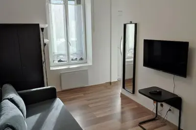 Télévision ou salle de divertissement dans l'établissement Appartement T2 à 35min de Paris & 20min de Disney à Saint Jean