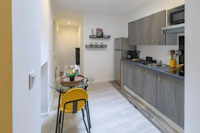 Cuisine ou kitchenette dans l'établissement Le Tournesol - Charmant Apt 4 personnes