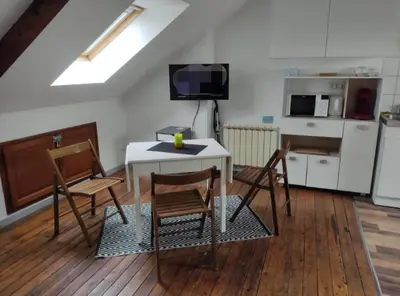 Cuisine ou kitchenette dans l'établissement Le Faubourg, proche gare et commerces