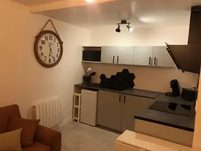 Cuisine ou kitchenette dans l'établissement Maisonnette au cœur du vignoble