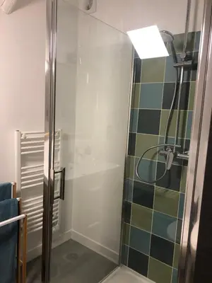 Salle de bains dans l'établissement Maisonnette au cœur du vignoble