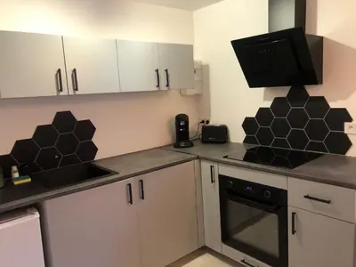 Cuisine ou kitchenette dans l'établissement Maisonnette au cœur du vignoble