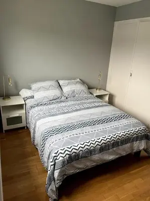 Un ou plusieurs lits dans un hébergement de l'établissement Maison avec jardin