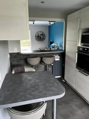 Cuisine ou kitchenette dans l'établissement Maison avec jardin