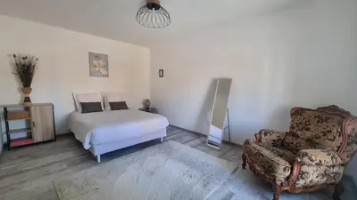 Un ou plusieurs lits dans un hébergement de l'établissement Jade centre-ville T2 rénové cocon cosy parking 40m2
