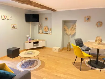 Télévision ou salle de divertissement dans l'établissement Les bulles agéennes