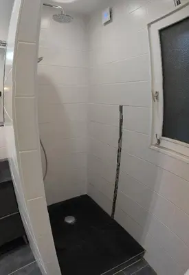 Salle de bains dans l'établissement Grande Chambre Cosy avec Salle de Bain Privative