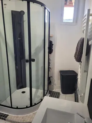 Salle de bains dans l'établissement La rétro- séance