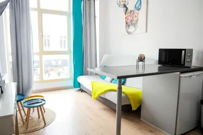 Cuisine ou kitchenette dans l'établissement Grand studio hyper centre de Saint Quentin