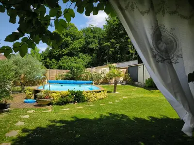 Piscine de l'établissement Choisy le Jacuzzi ou située à proximité