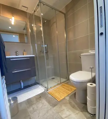 Salle de bains dans l'établissement LA BRIE COSY