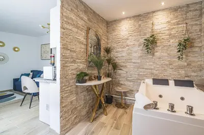 Un ou plusieurs lits dans un hébergement de l'établissement Pentagone 1 SPA PRIVE