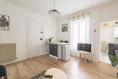 Cuisine ou kitchenette dans l'établissement Pentagone 23 Stade de Reims