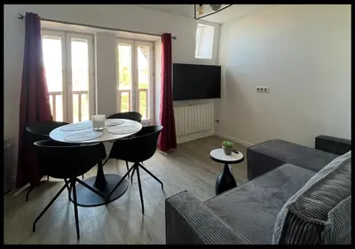 Télévision ou salle de divertissement dans l'établissement Le Cocon