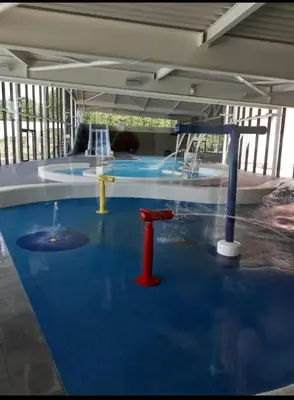 Piscine de l'établissement Charmante maison ou située à proximité