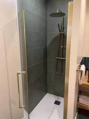 Salle de bains dans l'établissement L'Annexe - logement en Champagne