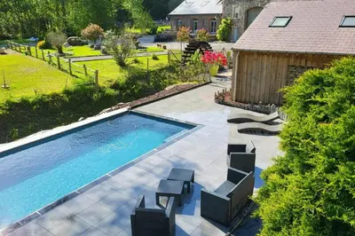 Piscine de l'établissement Moulin de la Rayère ou située à proximité