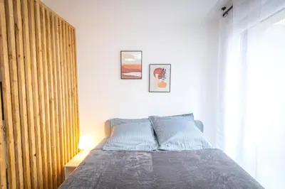 Un ou plusieurs lits dans un hébergement de l'établissement KASA Gloria - Studio cosy centre-ville - Parking & Wifi gratuits, tout équipé