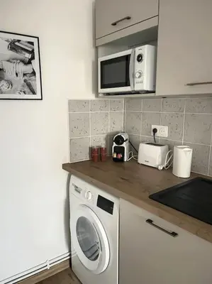 Cuisine ou kitchenette dans l'établissement Le Julia - Neuf - Gare et garage