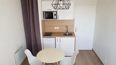 Cuisine ou kitchenette dans l'établissement IKIZEN - Arena Confort - Boulingrin