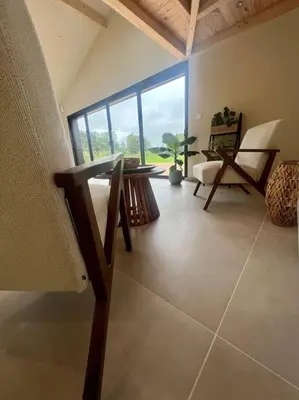 Coin salon dans l'établissement Maison de charme pleine nature pour couple
