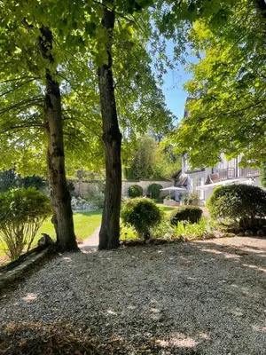 Jardin de l'établissement Le Manoir de Sainte-Aulde