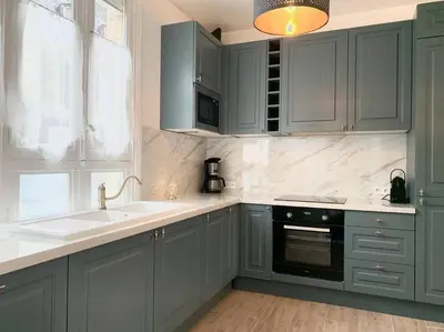 Cuisine ou kitchenette dans l'établissement Maison de charme avec vue sur château