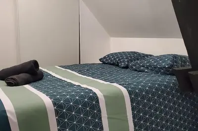 Un ou plusieurs lits dans un hébergement de l'établissement Tulsa Home - Comme à la maison, Appartement 1 chambre