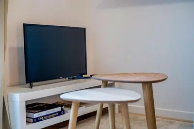 Télévision ou salle de divertissement dans l'établissement Le Jéroboam