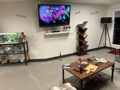 Télévision ou salle de divertissement dans l'établissement Logement 4 personnes avec cuisine équipée et parking clos