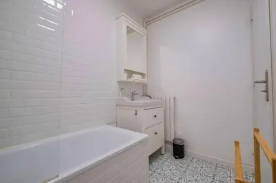 Salle de bains dans l'établissement Le Clovis - Cathédrale