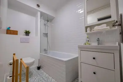 Salle de bains dans l'établissement Le Clovis - Cathédrale