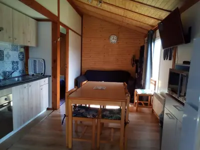 Cuisine ou kitchenette dans l'établissement chalet tout équipé