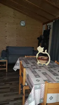 Coin salon dans l'établissement chalet tout équipé