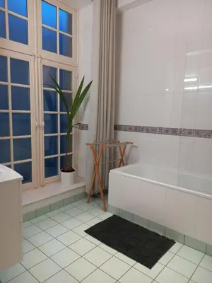 Salle de bains dans l'établissement le Fort de Bayle