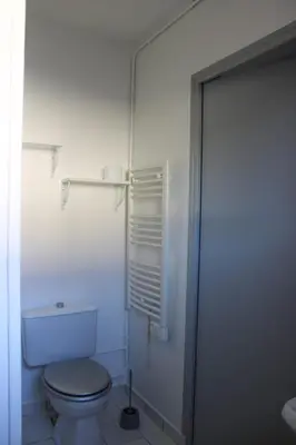 Salle de bains dans l'établissement La BenO'Bene