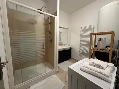 Salle de bains dans l'établissement Champagne BNB - Le Duplex - Le Loft - L'Atelier - Le Cosy