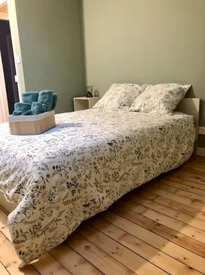 Un ou plusieurs lits dans un hébergement de l'établissement Maison Meulière avec jardin