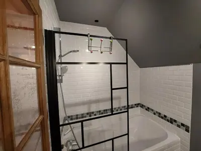 Salle de bains dans l'établissement Maison de campagne près d'un plan d'eau et des belles forêts !