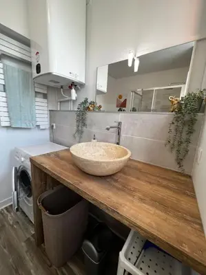 Cuisine ou kitchenette dans l'établissement Grand F2 proche du centre ville.