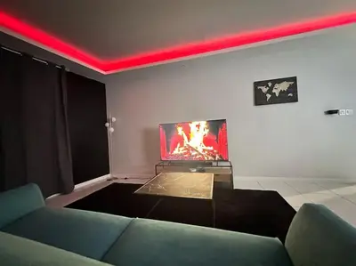 Télévision ou salle de divertissement dans l'établissement E Servagnat T3 luxe avec Sauna Jacuzzi et Hammam