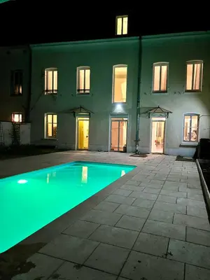 Piscine de l'établissement maison cosy et chic ou située à proximité