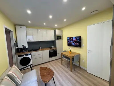 Cuisine ou kitchenette dans l'établissement 23m2 climatisé avec Parking privé secteur Roosevelt - Arena