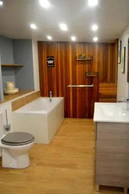 Salle de bains dans l'établissement Les Gîtes de Monthermé L'Appartement belvédère sur Monthermé