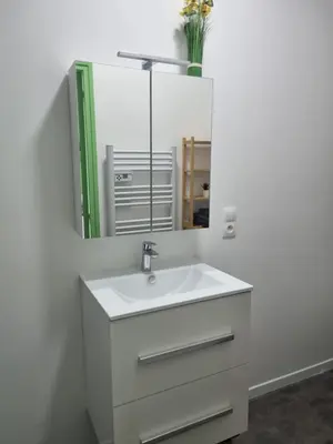Salle de bains dans l'établissement La Cigale